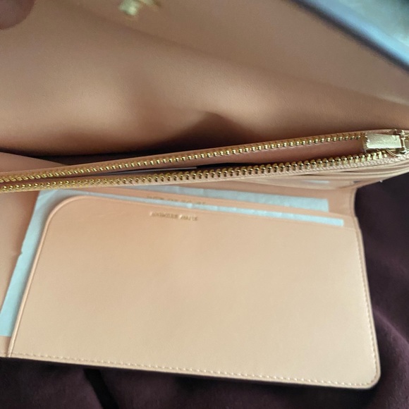 Coach blush wristlet - Picture 5 of 5